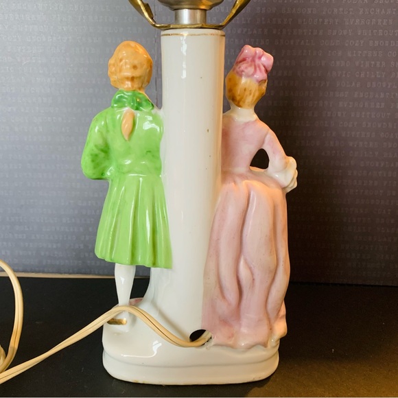 VTG PAIR OF VICTORIAN LAMPS LADY AND MAN PORCELAIN MADE IN JAPAN - Picture 6 of 10